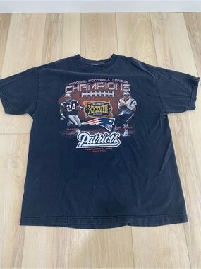 VTG 2004 New England Patriots Super Bowl  XXXVIII TY Law Tom Brady T-Shirt